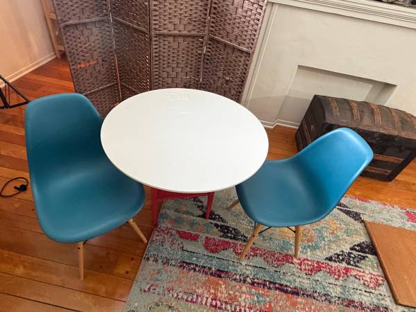 table and chairs 1