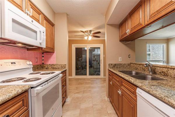 $950 / 2br - 986ft2 - Turnkey 2-Bed, 2-Bath Condo in Texas City with Quality Upgrades! (Texas City, TX)63812507167235120