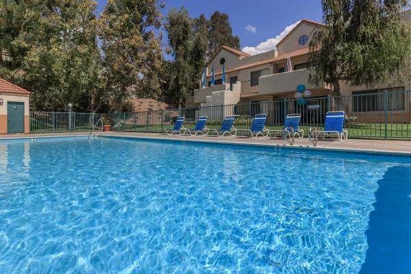 $2,399 / 2br - 945ft2 - Range and Oven, Nearby Public Transit, Extra Storage (Santa Clarita)63774483104259120
