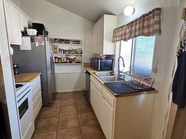 $990 / 1br - Bright & Spacious 1-Bedroom Apartment in Desirable Albany (albany / el cerrito)64023721657985121