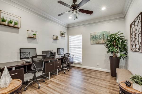 $1,075 / 1br - 670ft2 - Amazon HUB Parcel Locker, On-Site Laundry Facility, 1bd (2700 Martin Dr, Bedford, TX)63796555381379124