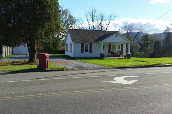 $1,400 / 2br - Cottage with detached garage (Johnson city)64048934964481122