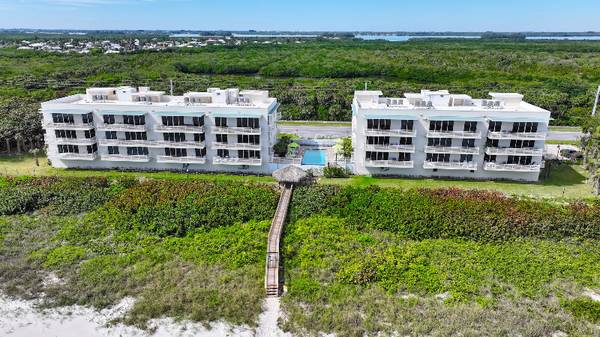 $5900.00 / 3br - 1747ft2 - Oceanfront Luxurious 3 Bed/2.5 Bath Condo on N. Hutchinson Island - Av63867048528131121