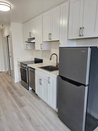 $2,045 / 1br - Gorgeous Jr. 1 BR Units just a quick hop to Lake Merritt! (oakland lake merritt / grand)64030488953218123