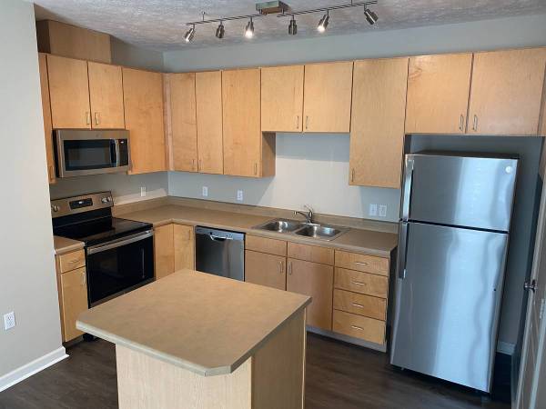 $1,200 / 1br - HALF SEPT RENT FREE! TOUR AND APPLY TODAY!!63681714148483120