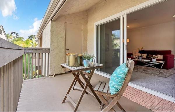 $1,950 / 1br - Charming upstairs condo in the Village of La Jolla (3116 Via Alicante, La Jolla, CA)63701605665923123