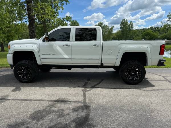 2016 GMC Sierra 2500HD Denali Crew Cab 4WD - $39,900 (Forsyth, MO)63621986742787123