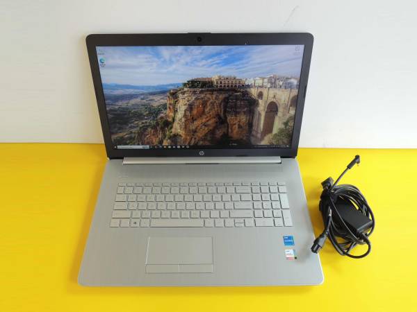 HP Laptop Intel Core i5-1135G7 8GB RAM 256GB SSD Win 10 17-by4633dx 1