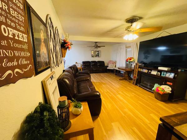 $80,000 Bishop 3 bed 2 bath + carport + porch (Bishop)64036535293954122