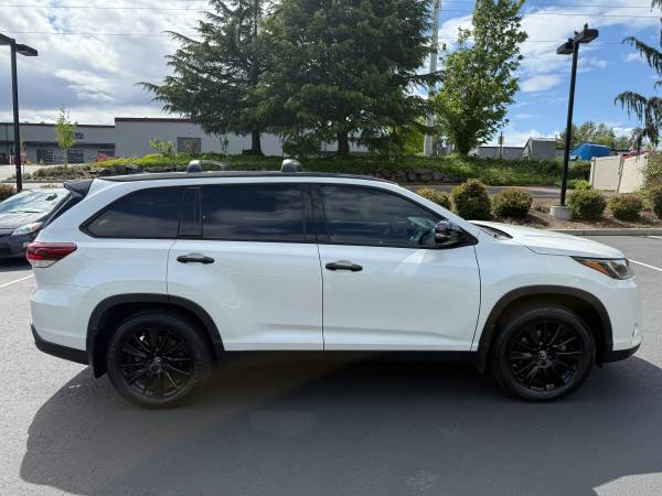 2019 Toyota Highlander SE AWD Nightshade Edition New Tires & Brakes - $29,995 (Bellevue (Local Owner))63623125297537122