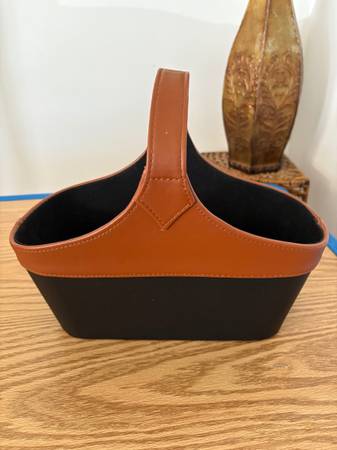 Leather basket 1