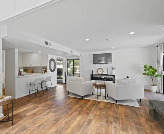 Exceptional 2 BR-Beautifully Landscaped, Radiant Pool Vibes 1