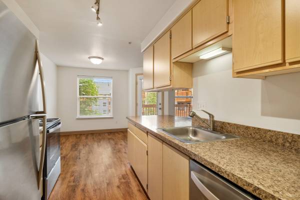 $1,795 / 2br - 933ft2 - 2 BED, 2 BATH @ PILOT BUTTE // WE LOVE DOGS! // 1ST FLOOR! (2020 NE Linnea Drive Bend, Oregon)63839292669187120
