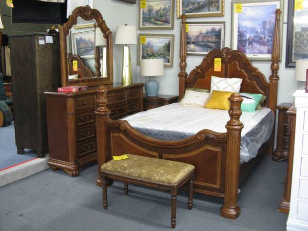 5 Pc. QUEEN SIZE BEDROOM SET 1