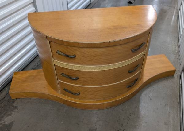 Vintage Starline Dresser 1