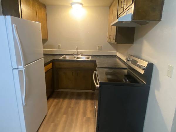 $2,000 / 3br - Apartamento de 3 dormitorios, 1.5 baños tipo adosado en alquiler (Atwater)63623142823297123