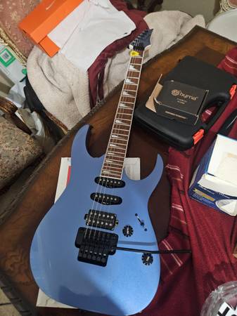 Baby Boomer Guitarist looking (Toms River)63392198198273123