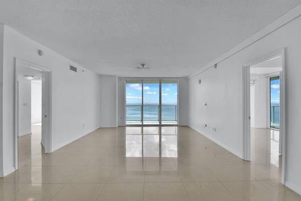 $6,000 / 2br - 1602ft2 - 🎯 SUNNY ISLES: 2/2.5 Furnished Exclusive Pied-À-Terre At The Renowned This R (Sunny Isles)64049279667713122