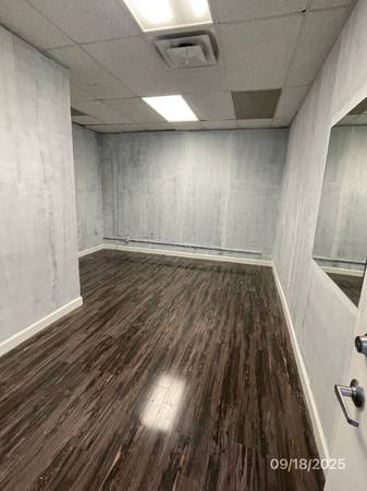 $750.00 / 188ft2 - Buckhead Large Executive/Office Single Room Suite - Retail/Studio/Spa63921690670339120