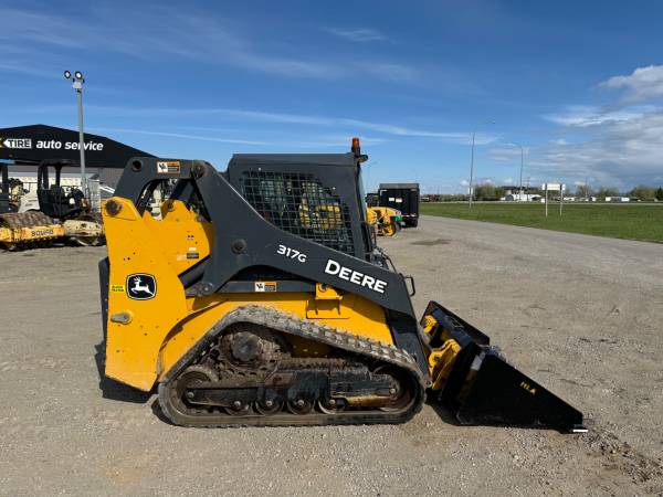 2022 John Deere 317G 1