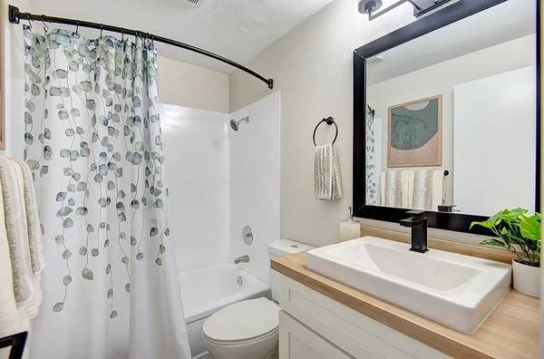 $1,675 / 2br - 776ft2 - Outdoor Pool with Lounge, Pet Friendly, On-Site Maintenance (🔥 LIVE LARGE for LESS! 2BR/1BA | 776 Sq)63852482913281121