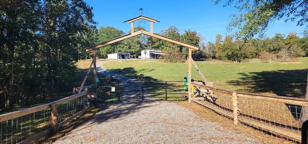 $50 RV/Barco almacenamiento abierto y lote con casa en el árbol para estancias nocturnas (Farmerville)63667164400385120