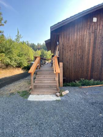 $1,800 / 2br - Luxury 2 bedroom 2 bath home on Acreage close to Moscow (Moscow)63689275779457120