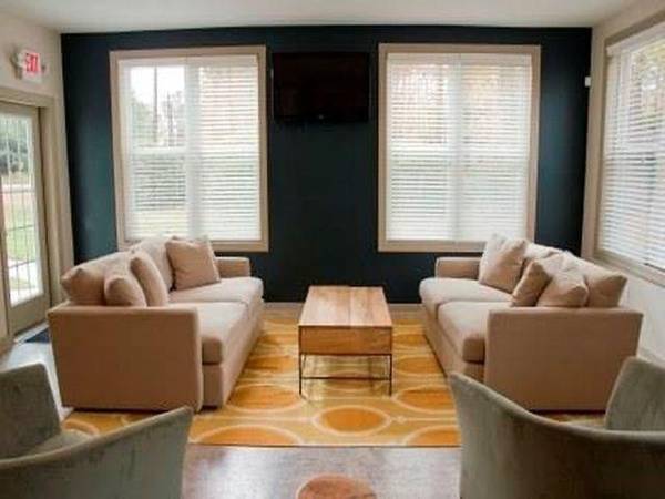 $1,230 / 2br - 950ft2 - ¡Refrigerador y más incluidos en tu cocina completamente equipada! (Durham)63685979960579123