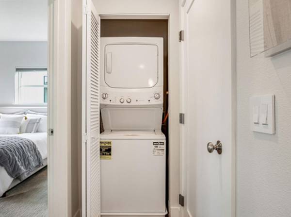 $3,095 / 2br - Community Garden, Track Light, Luxury BBQ Area - 2B with WD Set (Larkfield / Santa Rosa)64000752178434122