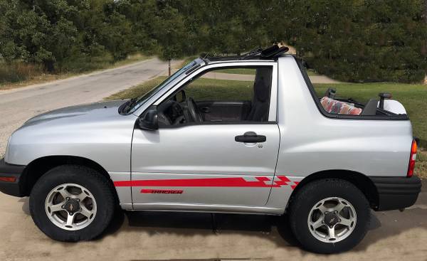 2000 CHEVY TRACKER 1