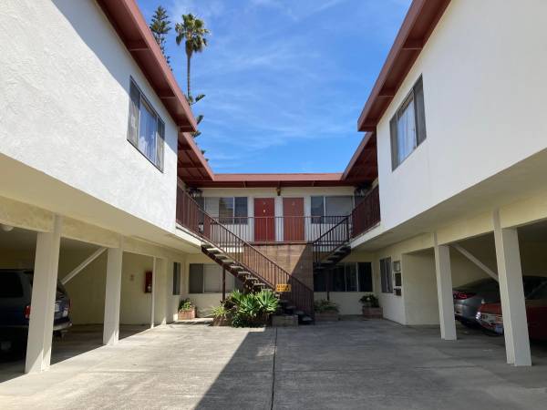 $2,475 / 2br - Charming 2 BR apartment w/gardenconveniently located on Russell S Berk (berkeley)63873442003969120
