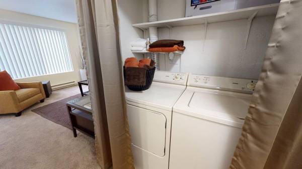 $1,799 / 2br - 911ft2 - Fitness Center, Off Street Parking, Dog Park, Garages Available (Paine Field-Lake Stickney)63852579102851124
