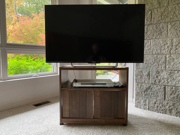 Sony large flat-screen smart TV with Sony DVD player 1