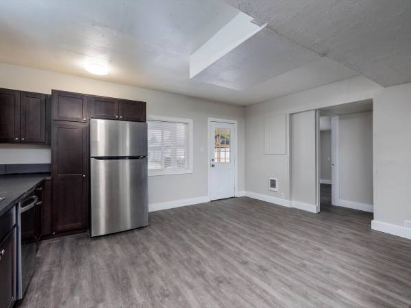 $665,000 Excellent Cash Flow! 3 Homes on 1/3 Acre (Portland)63777318041731123