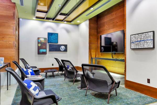 $2,949 / 2br - 1171ft2 - Pet-Friendly w/ Private Bark Park and Pet Spa (Sacramento, Midtown, Downtown)63961337640067123