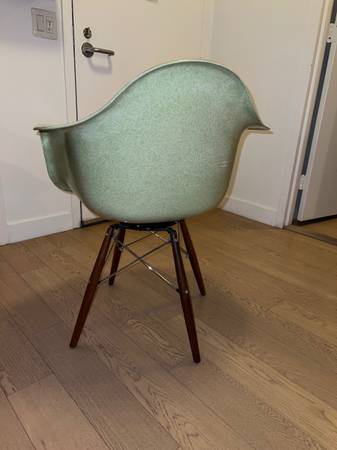 Silla Eames de fibra de vidrio color verde menta - $420 (TriBeCa)63471467191043121
