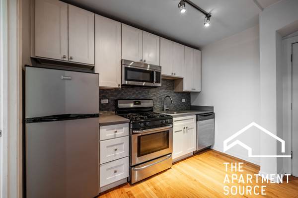 $1,450 / 350ft2 - Fantastic Studio in Logan Square -California Blue Line, Pets OK (Logan Square)64041642712834124