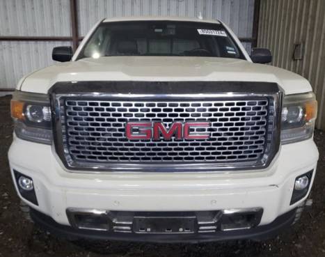 2015 GMC Sierra 1500 Denali Crew Cab 4x4 – No funciona - $13.500 (berkeley)63477683068929124