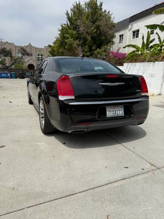 2017 Chrysler 300 - $14,700 (Los Angeles)63437194464257122