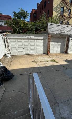 Private 2-Car Garage for Rent – 30th Avenue 1