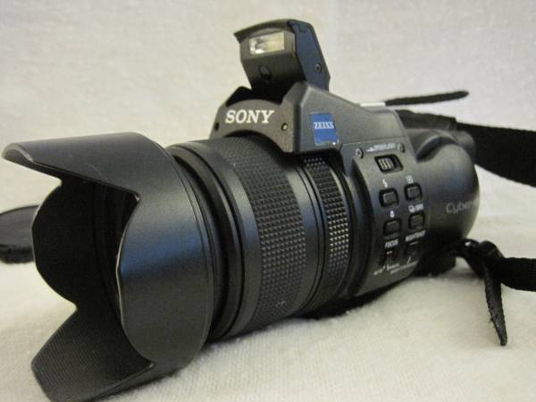 Sony Cyber-Shot DSC-F828 8MP Digital Camera 1