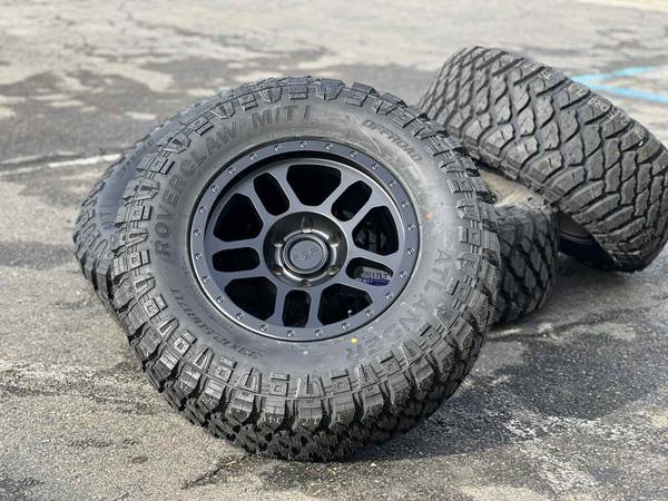 Rines y neumáticos AGP TRUX de 17" para Chevy Silverado 1500, Tahoe, GMC Sierra - $1.35063440041957761121