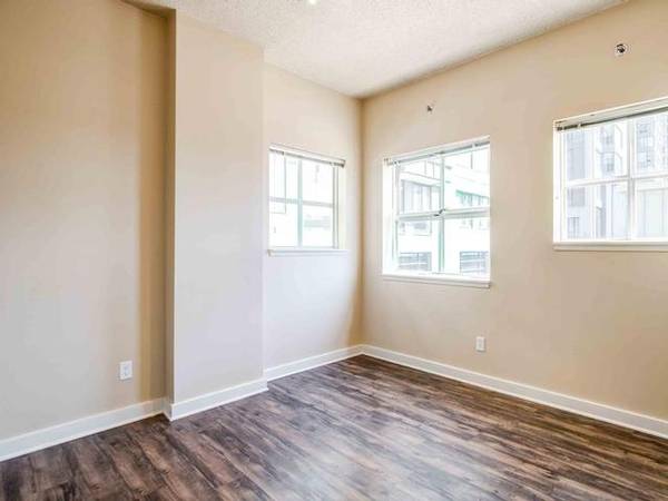 $1,810 / 468ft2 - Controlled Access, Smoke-Free Community, Additional Storage Available (1408 Western Ave Seattle, WA 98101)63862176653827124