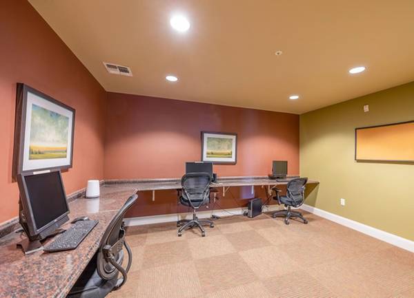 $1,126 / 2 hab. - Funciones sociales, acceso a ascensores en cada edificio, listo para cable (2250 Cougar Drive, Laughlin, NV)63618564819971121