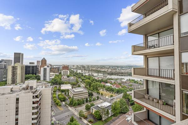 $364,900 / 2br - 1267ft2 - Condo in the Clouds, Resort Living, All One Level, Garage Parking (Portland)63831608561155120