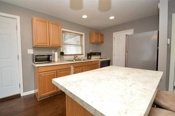 $885 / 1br - 532ft2 - UPDATED AND MOVE IN READY! (South Bend)63935710850051124