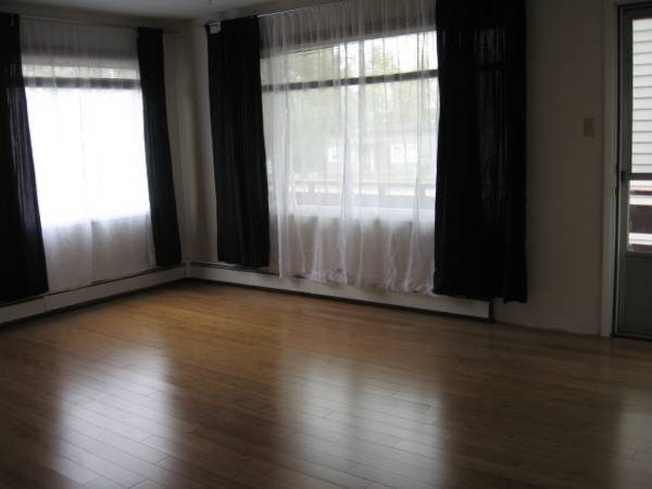 $1,250 / 1br - 650ft2 - 1Br, Hermoso, Piso 2, Terraza Privada, Unidad Final, Calefacción Incluida, (Downtown Anchorage, Third Addition)63991792020355124