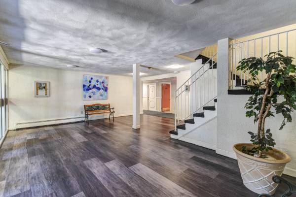 $2,060 / 2br - 975ft2 - Colonial Village Apts- Fall in love with a new apt (Manchester)63931519668355124