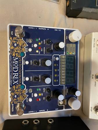 Electro harmonix mod Rex.  Modulation pedal 1