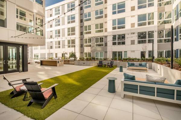 $1,875 / 1br - 687ft2 - 2 color schemes, Hospitality / Coffee Bar, Fitness (Vancouver)63820825099521120